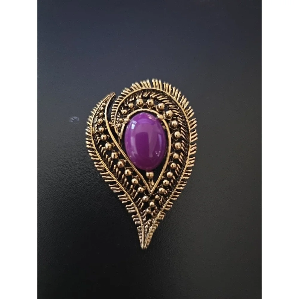 Vintage Purple Teardrop‎ Oval  Elegant Gold Tone Petal Brooch Pin